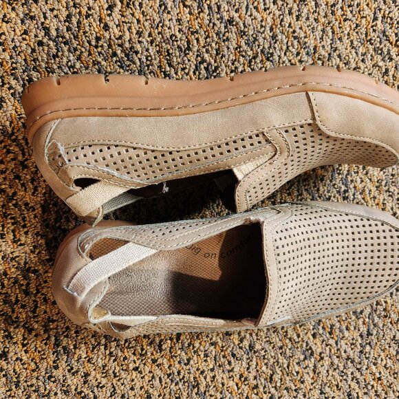 BOC Slip On, Tan/Brown,  Size 7.5 Shoe - Picture 3 of 8